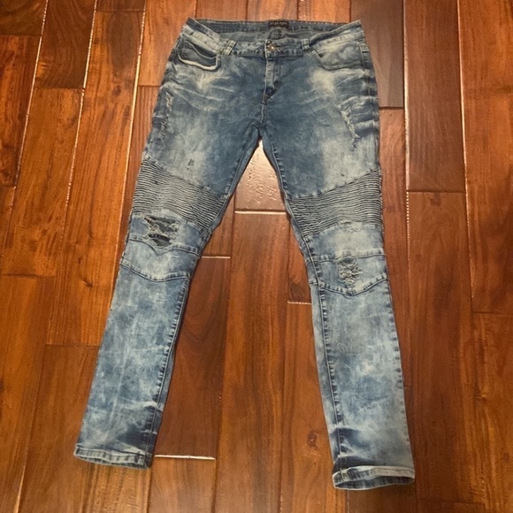 Men’s carbon Black Distressed Skinny Flex Jeans in Size 34x32 [EXCELLENT] - Picture 1 of 8